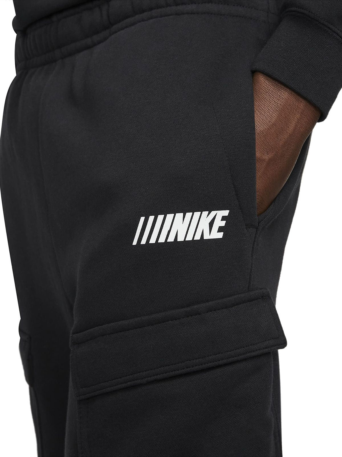 Pantaloni Uomo Nike - Sportswear Standard Issue Cargo Fleece Pant - Nero